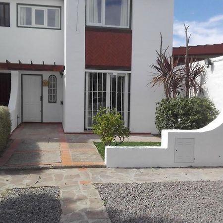 Tehuelches Familiar Vila Puerto Madryn Exterior foto