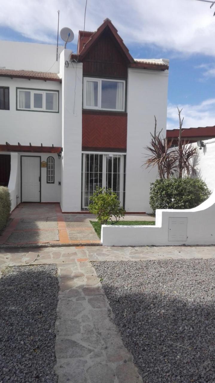 Tehuelches Familiar Vila Puerto Madryn Exterior foto